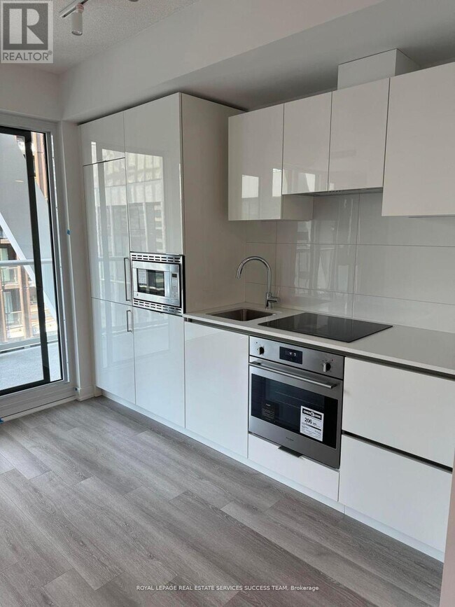 Photo - 230 Simcoe St Unit 1820