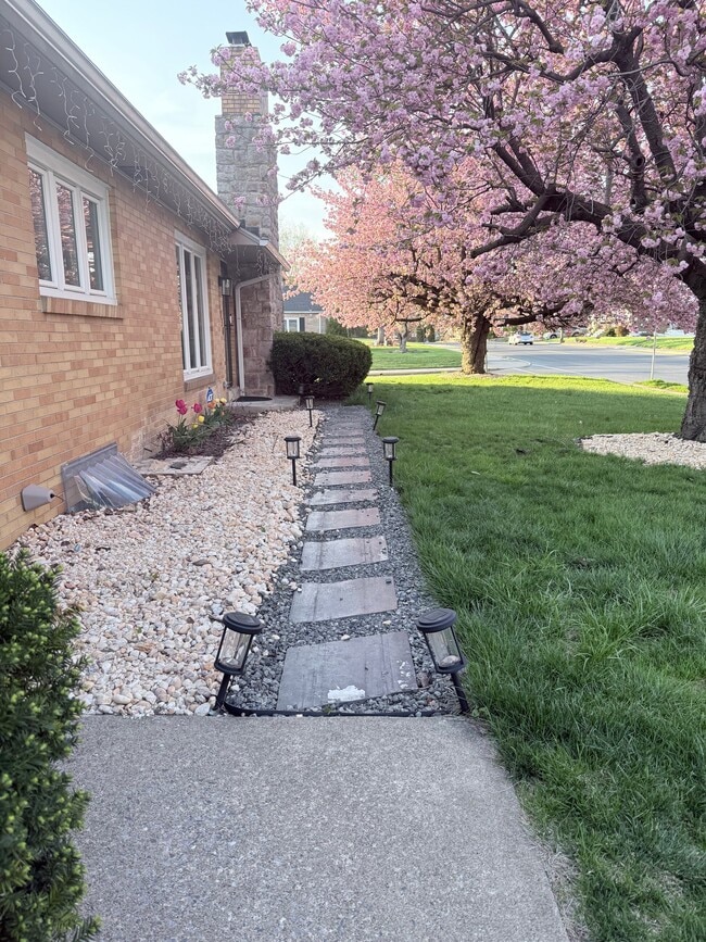 Photo - 1830 Laubach Ave