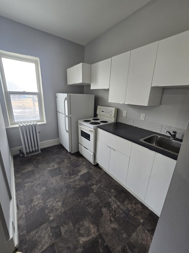 Building Photo - 501 McMillan Ave Unit 25