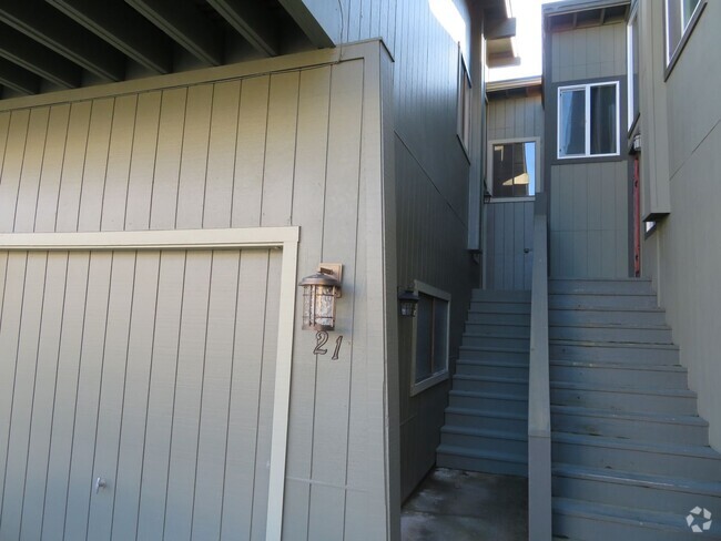 Building Photo - 3 bedroom, 2 bathroom in Scotts Valley Rental