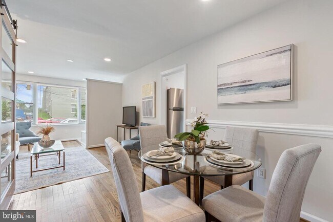 Photo - 53 Victor St NE