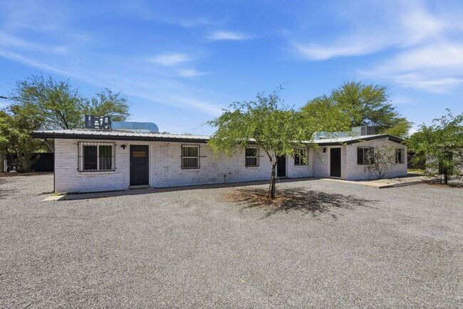 Photo - 2535 N Dodge Blvd