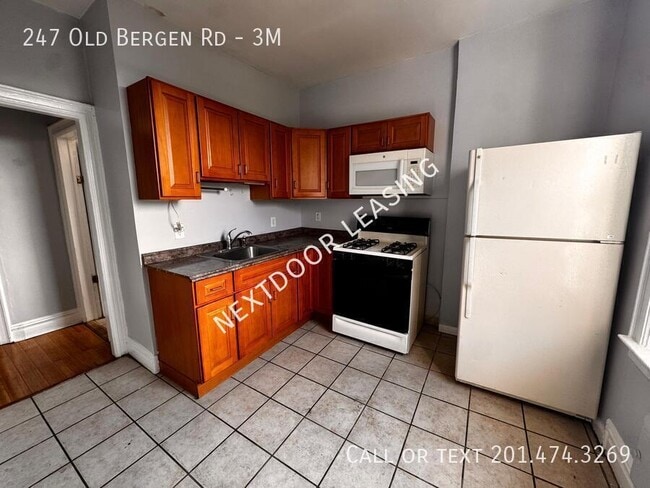 Building Photo - 247 Old Bergen Rd Unit 3M
