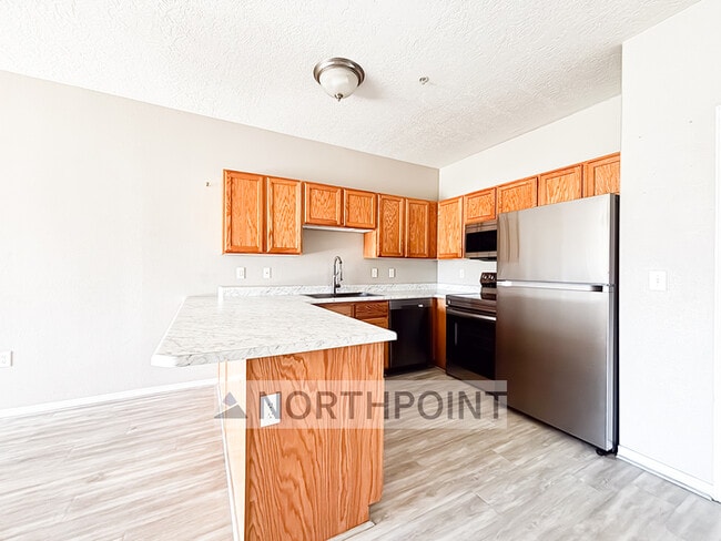 Photo - 2 Bed 2 Bath Condo - 9 foot ceilings with ...