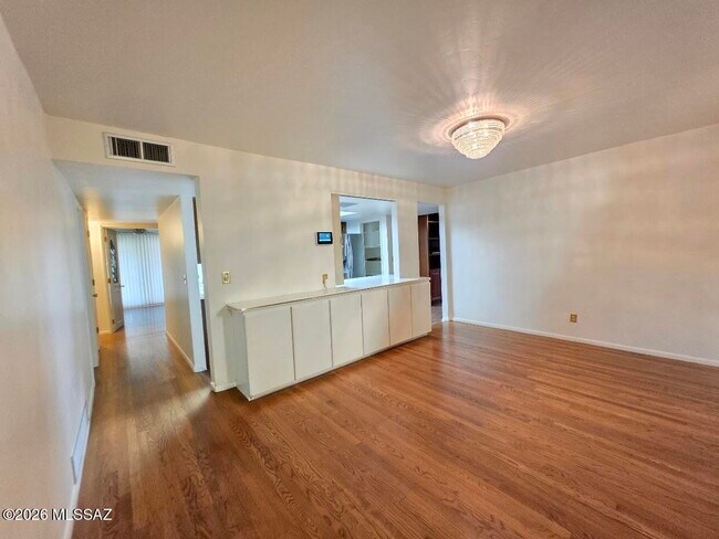 6736 E Rosewood Cir