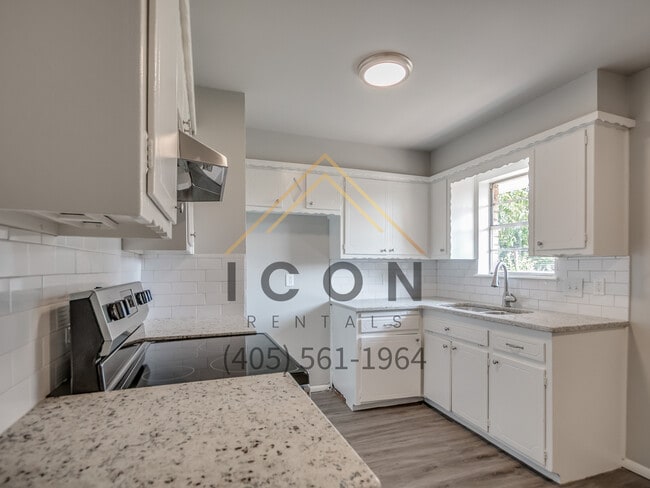 320 E Cedar Ln