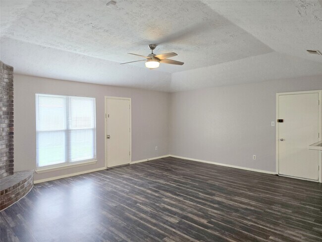 Photo - 1335 Willersley Ln