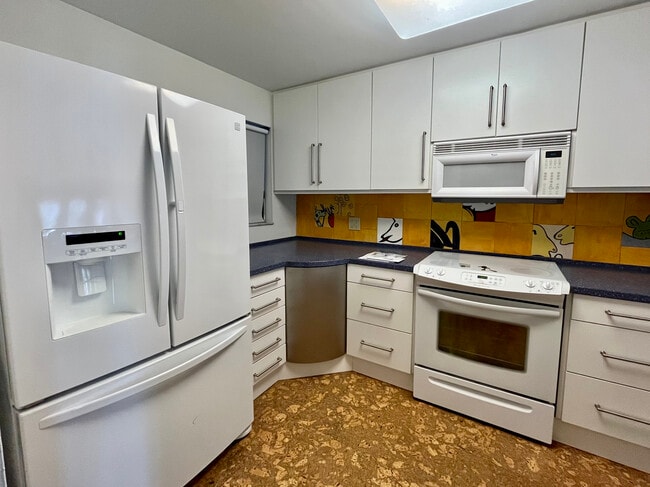 Kitchen - 6050 River Trace Rd