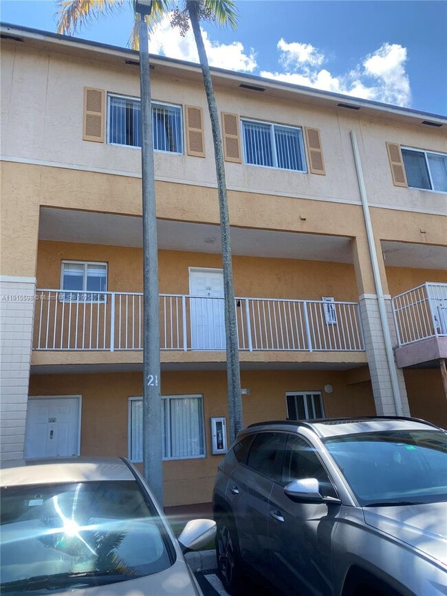 Building Photo - 6245 SW Kendale Lakes Cir Unit 209