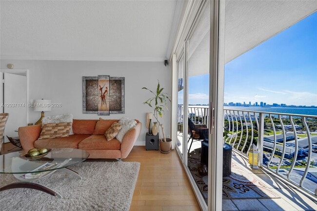 Photo - 7601 E Treasure Dr Unidad 1802