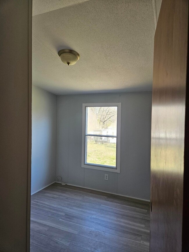 Photo - 935 Calvert Dr
