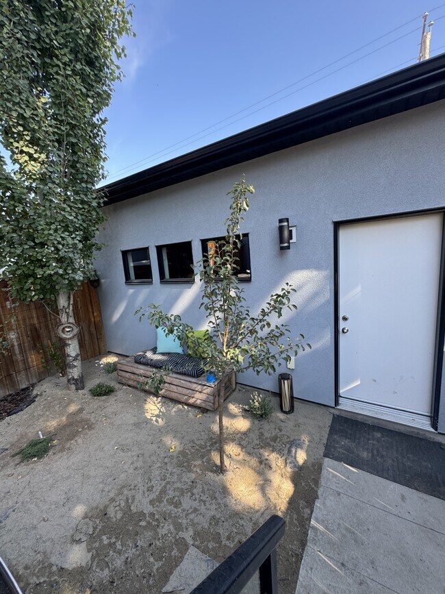 Photo - 224-26A 6a St NE