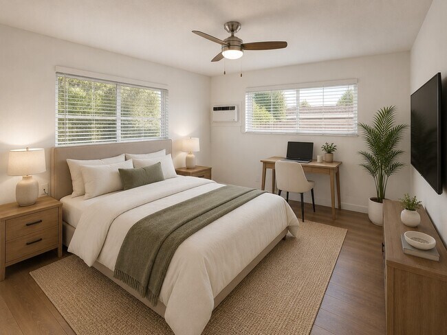Photo - 445 E Magnolia Blvd