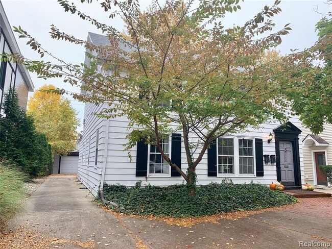 Building Photo - 648 E Lincoln St