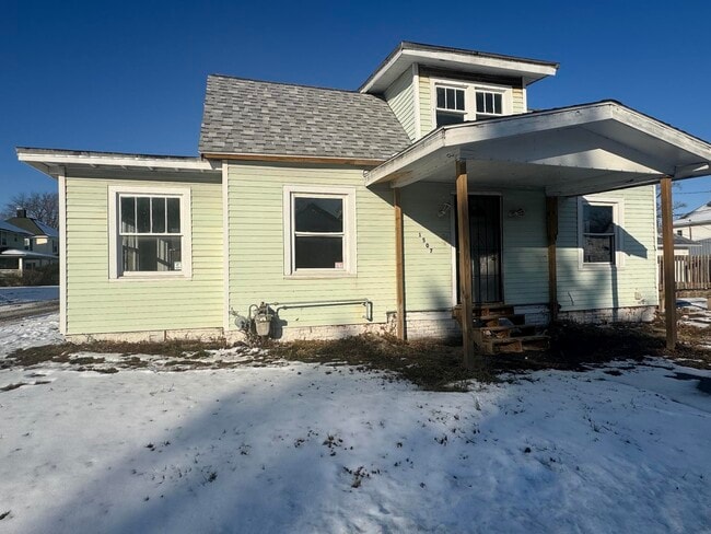 Building Photo - 1507 Main-E