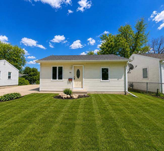 Building Photo - 2-Bedroom, 1-Bathroom Home Available