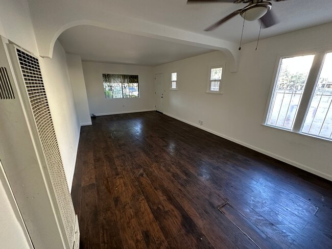 Photo - 636 W Buckthorn St