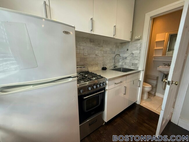 Building Photo - 57 Dwight St Unit 2