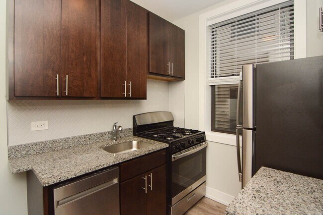 Photo - 714 W Brompton Ave Unit 05