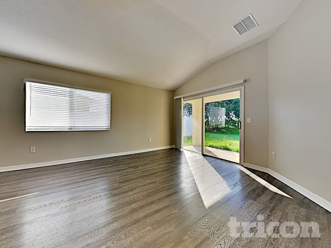 Photo - 31420 Triborough Dr Casa