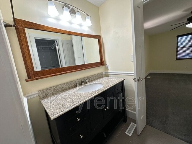 Photo - 303 Highstone Ln