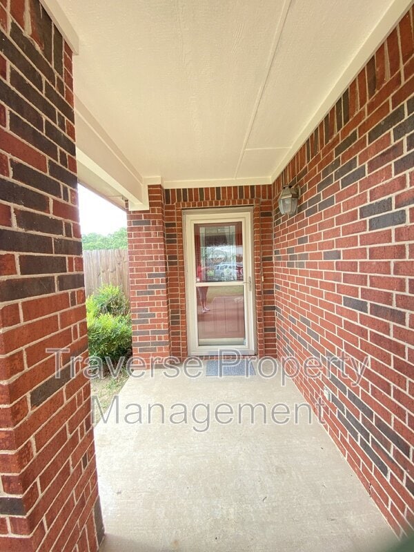 Photo - 8016 Meadow View Tr