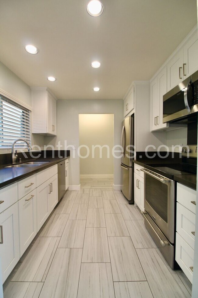 Photo - 2522 Clairemont Dr Unit 201