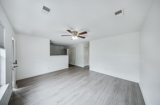 Photo - 1001 N Main St