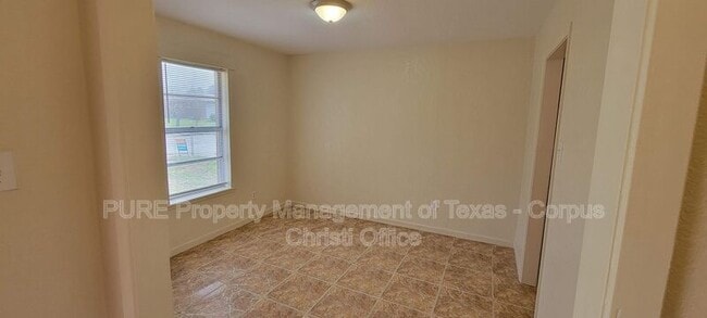 Photo - 2255 Lombardy Dr