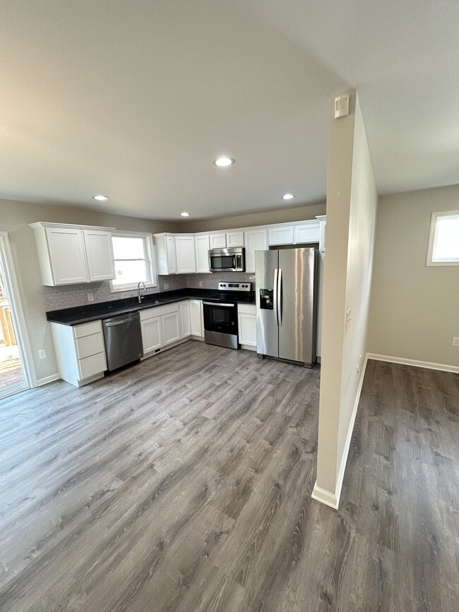 Photo - 435 Wakefield Dr