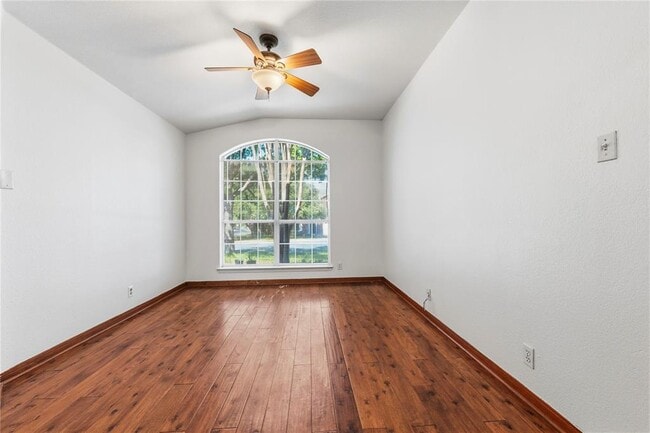 Photo - 5043 Cleves St