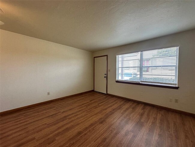 Photo - 500 Stinson St