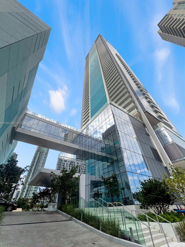 Building Photo - 700 NE 26th Terrace Unit 2303