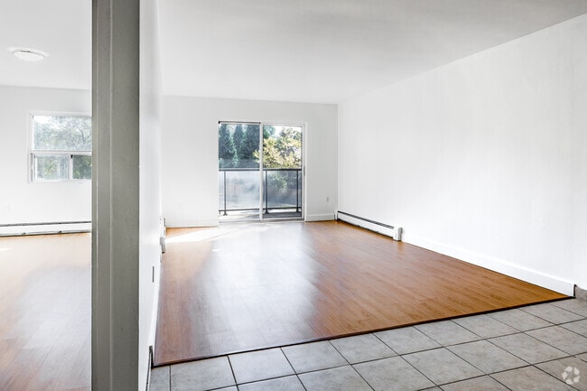 1BR, 1BA - 690SF - Living Room/Bedroom - 530 PROUDFOOT LANE