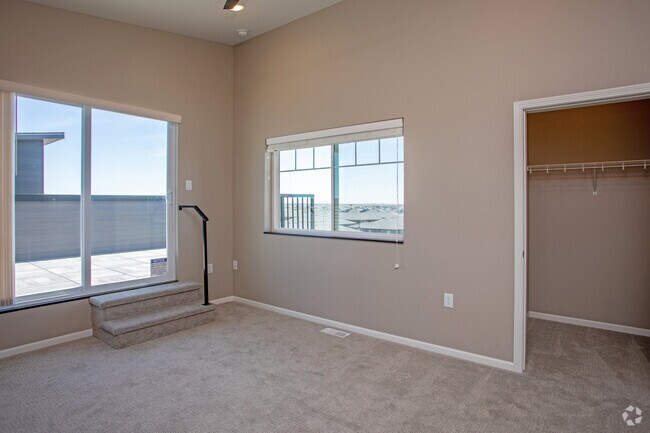 3BR, 3BA, Sky Loft - 1,661SF