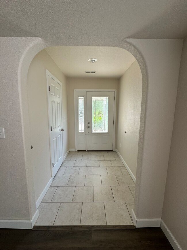 Photo - 6749-MF2-E2 Unit A