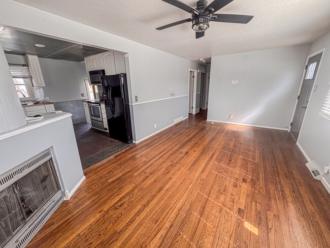 Photo - 702 Melton St