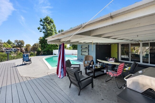 Building Photo - 5165 Alumni Pl