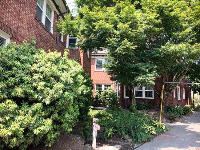 Building exterior on NE 28th - 701 NE 28th Ave Unit #36