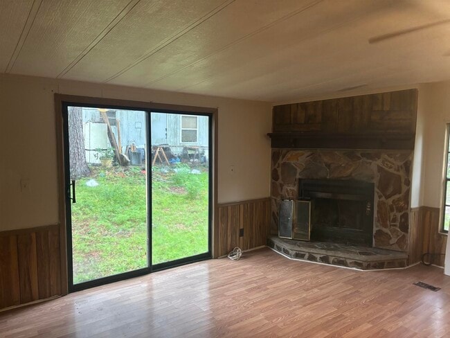 Photo - 206 Tropicaire St