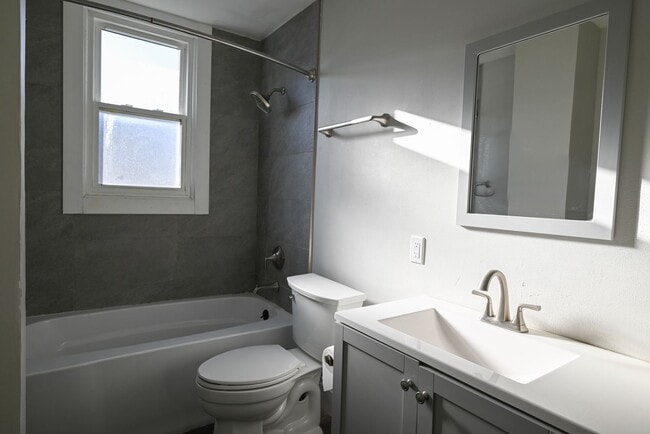 Photo - 405-407 W Main St - Duplex Unit 405