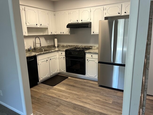 Photo - 1935 Gardiner Ln Unit E75