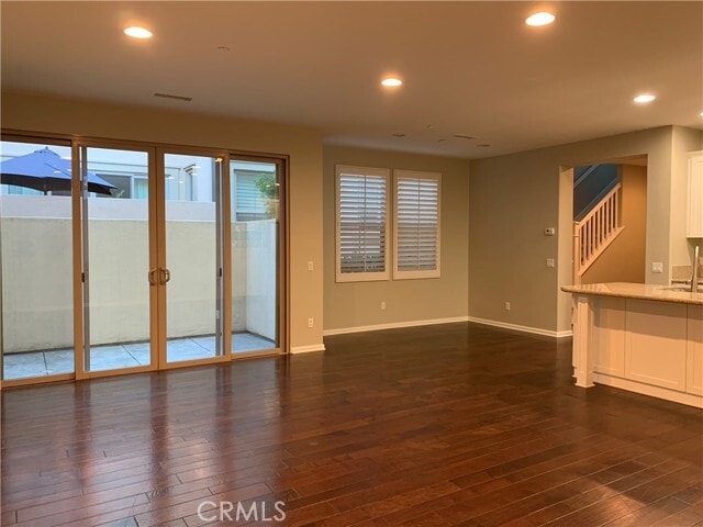 Photo - 79 City Stroll