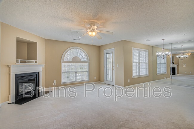 Photo - 6113 Hedgecock Cir