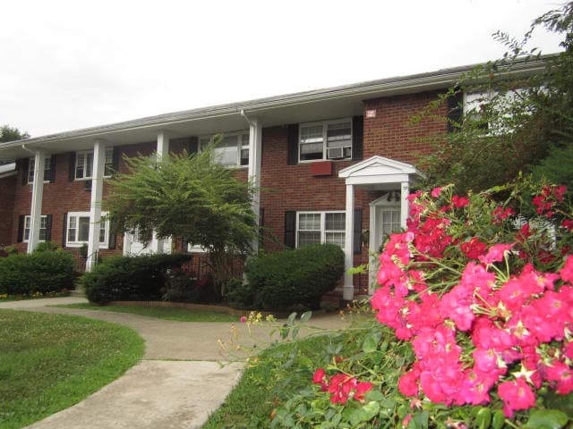 Building Photo - Knox Village Rental