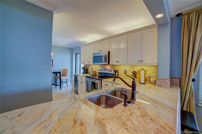 Photo - 2491 NE Ocean Blvd Unidad 103