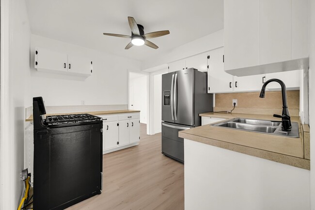 Photo - 3 Bedroom 1 Bathroom House for Rent!