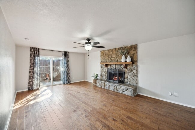 Photo - 501 Rogers Way