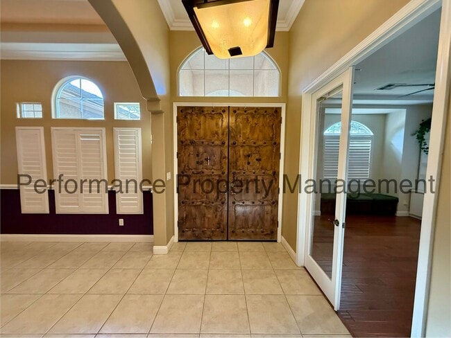 12520 Crown Crest Dr