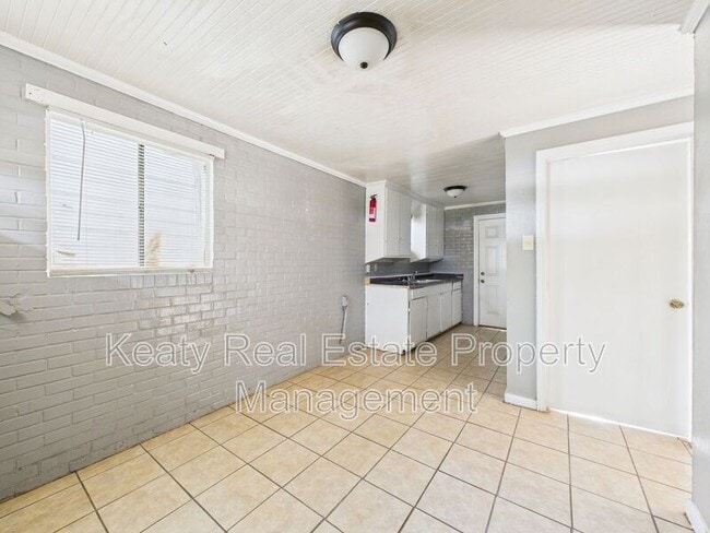 Photo - 704 13th St